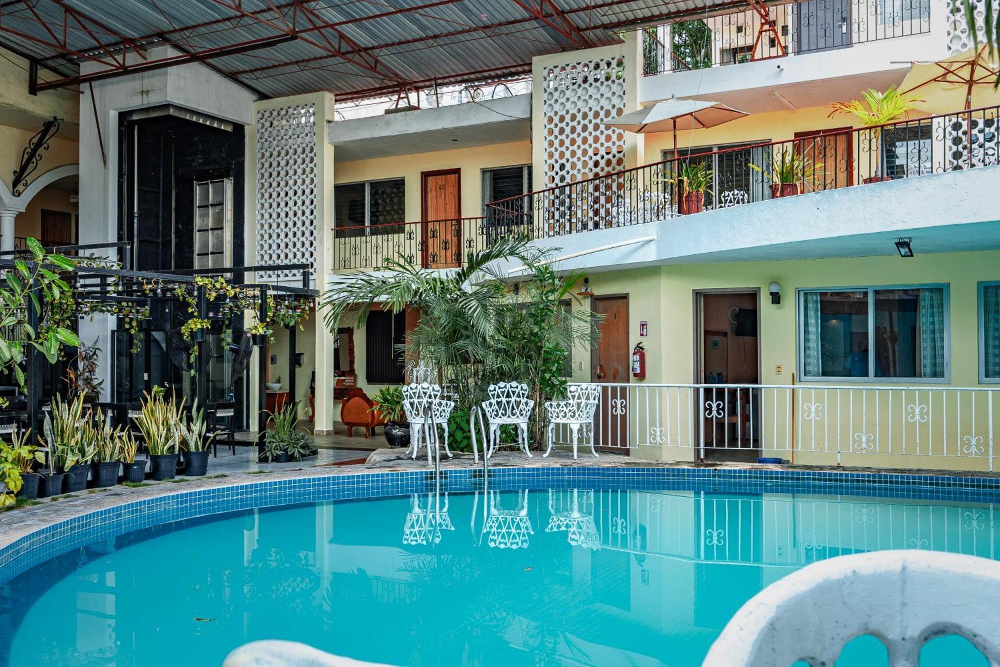 Hotel Maria De La Luz Valladolid  Exterior photo
