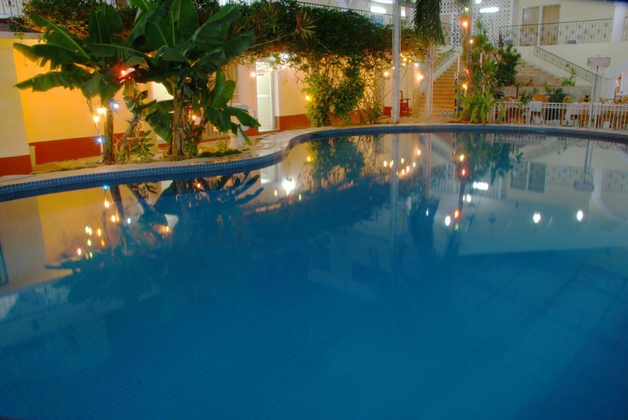 Hotel Maria De La Luz Valladolid  Exterior photo